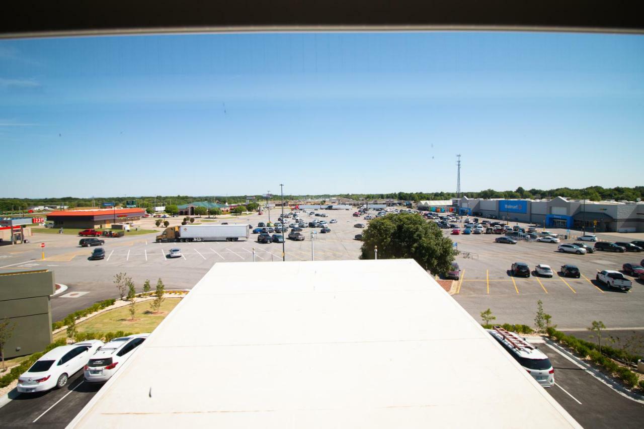 Hotel Pryor Pryor Creek Bagian luar foto