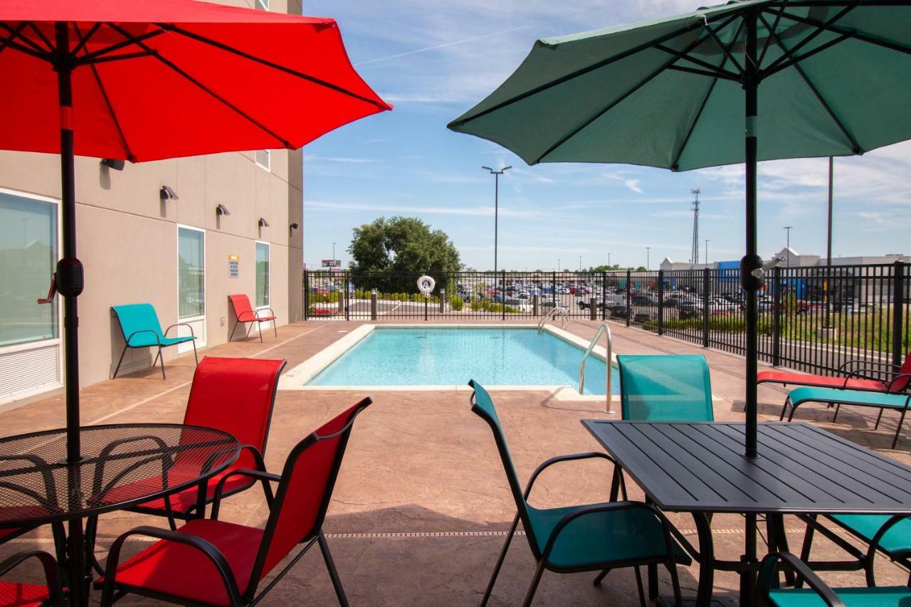 Hotel Pryor Pryor Creek Bagian luar foto
