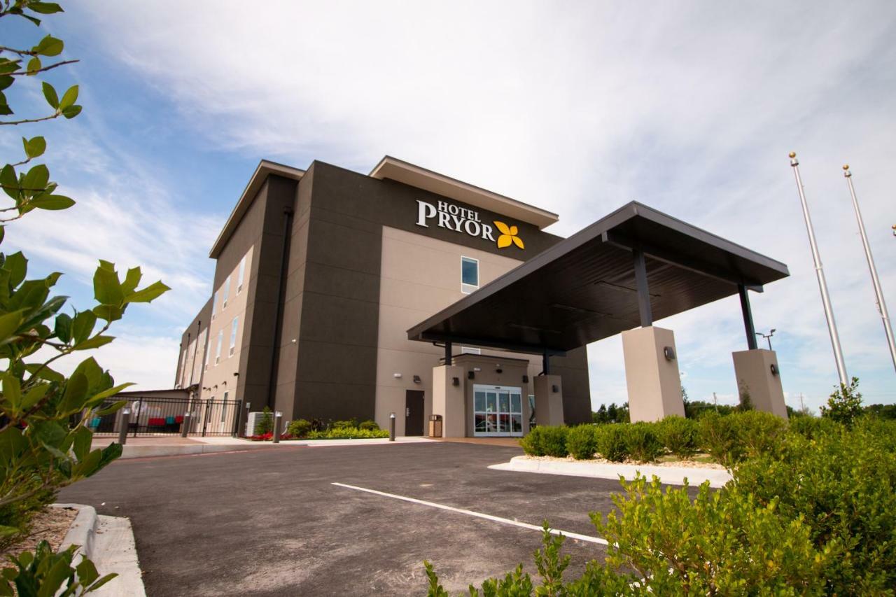 Hotel Pryor Pryor Creek Bagian luar foto